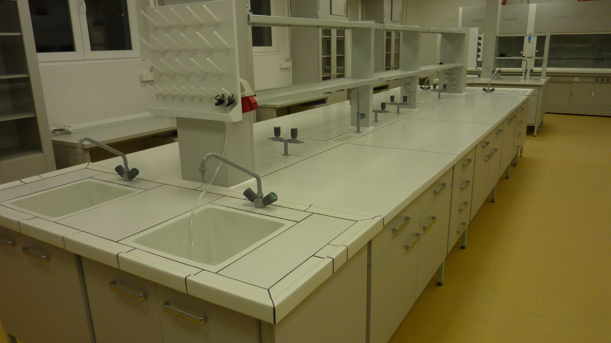 Velký laboratorní stůl Velký laboratorní stůl